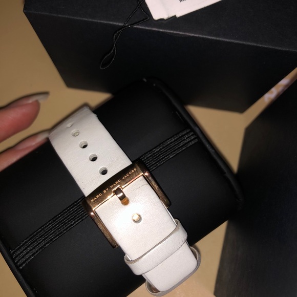 Marc Jacobs Watch - Picture 2 of 3